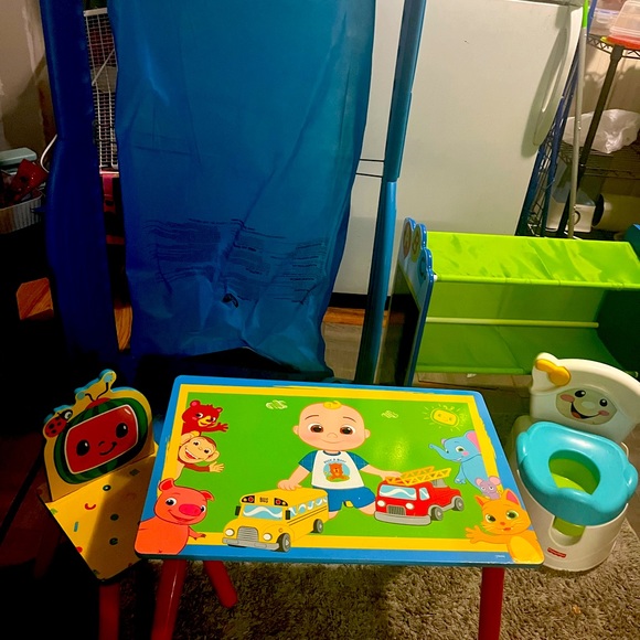 Coco melon table and chair with ballpen, also with a potty - Picture 8 of 8